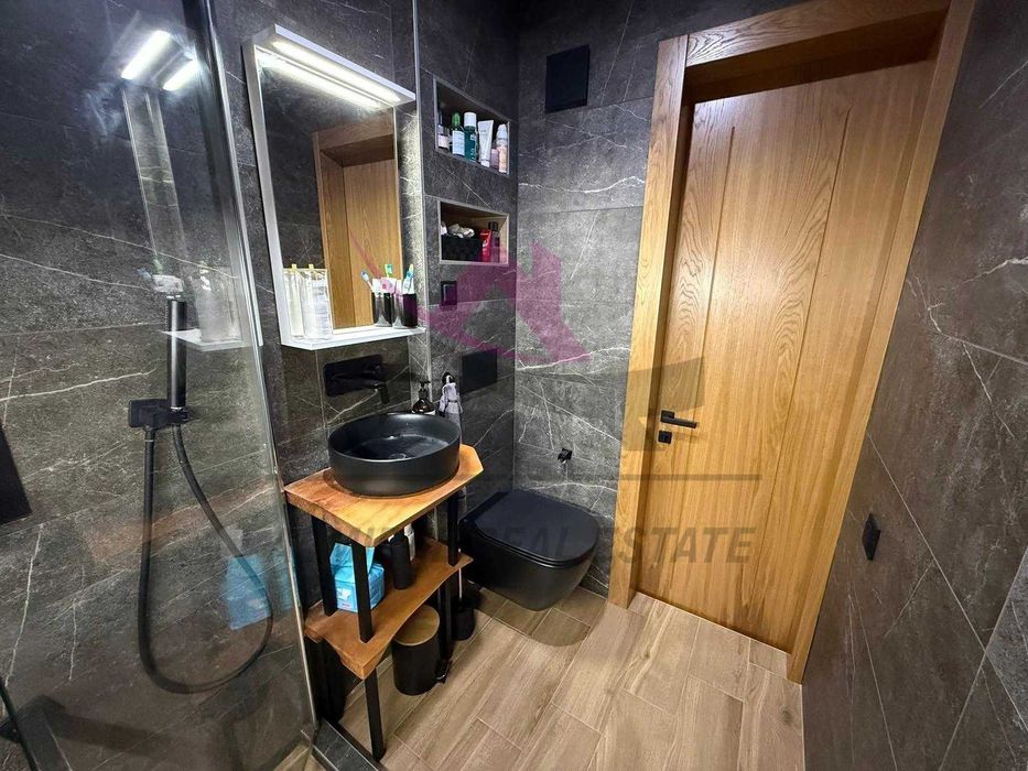 Дава се под наем Четиристаен апартамент в Варна, Червен площад - 120 кв.м за 1100 € - Снимка #7