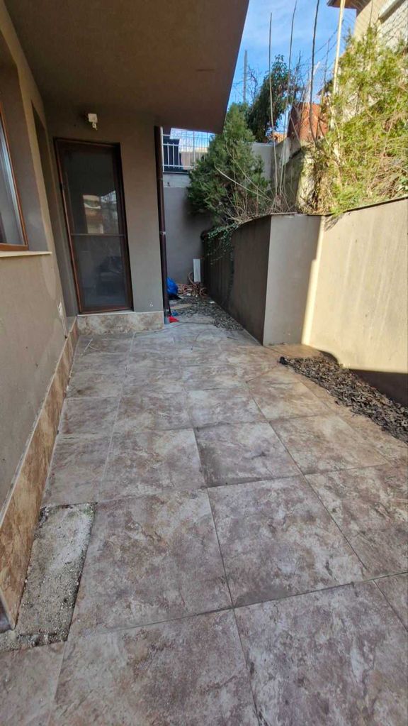Продава се Тристаен апартамент в Асеновград - 90 кв.м за 1200 €/кв.м - Снимка #1