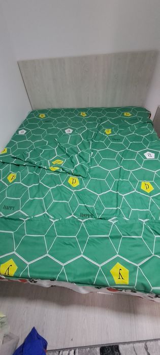 Vând lenjerie pat dublu