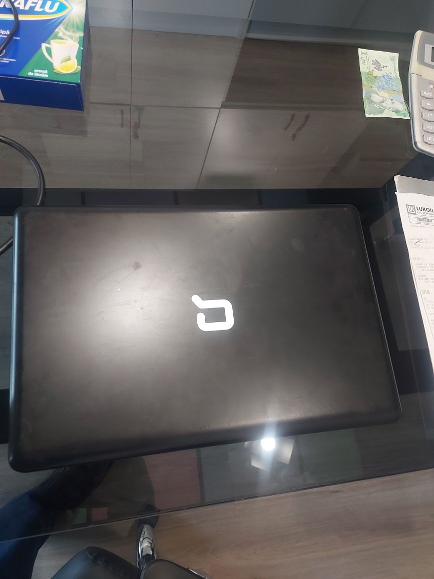 Laptop compaque  15"      i3  4 giga  ram