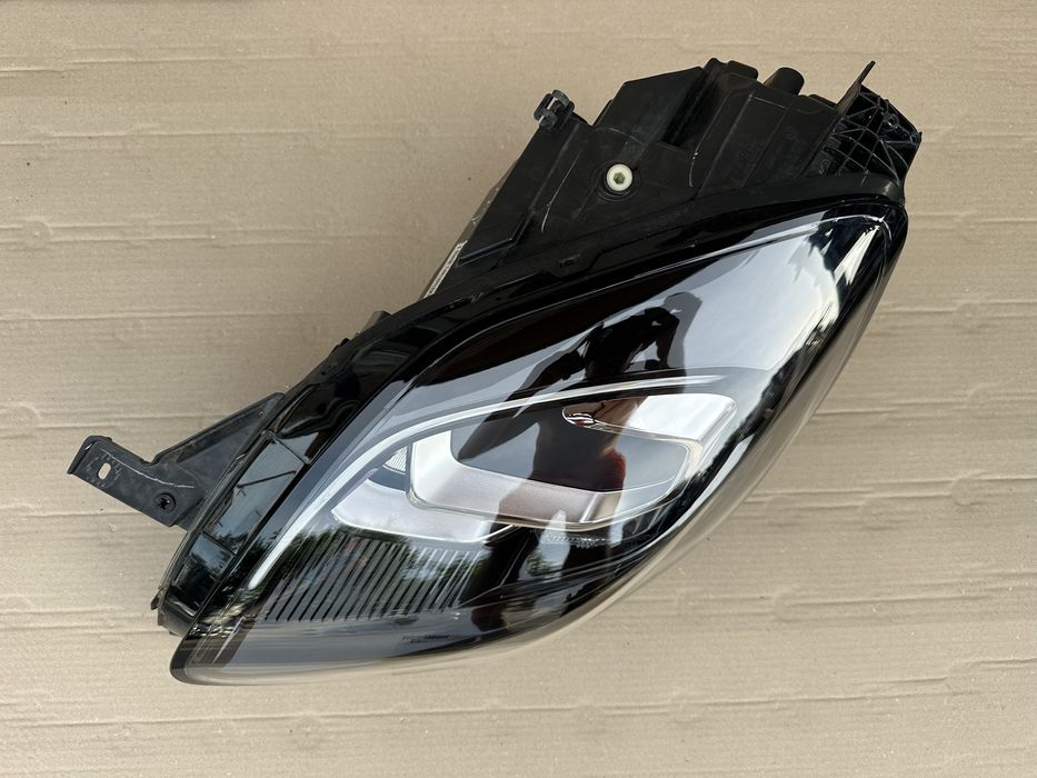 Far stanga Ford Puma : L1TB-13E015-EJ