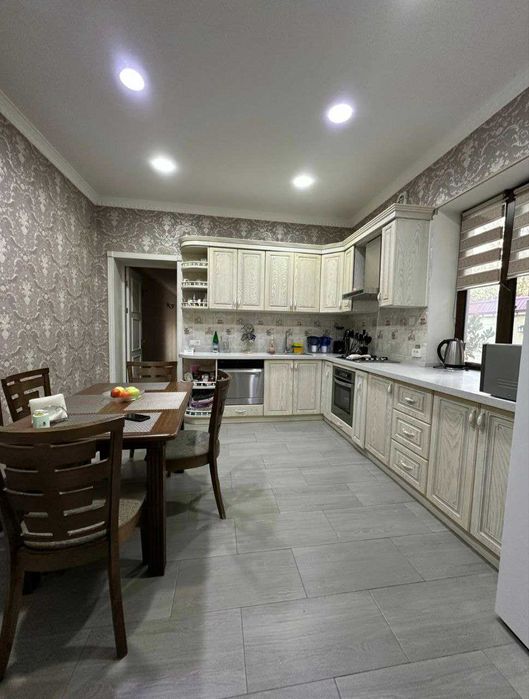 Продам дом на участке 4 сотки в М-Улугбекском ра-не.Центр Луначарского