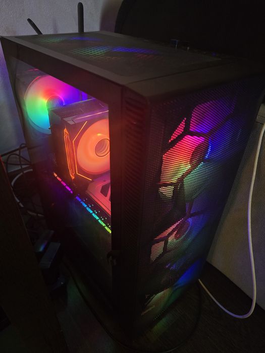 PC Gaming AMD 5 7600 / 32 GB RAM/ Sapphire AMD RX 9060 XT 16 GB
