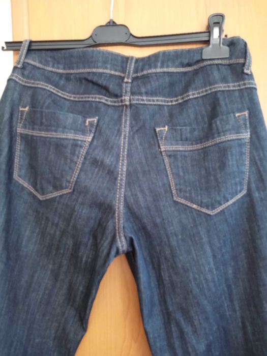 Blugi benetton , albastru indigo marimea M