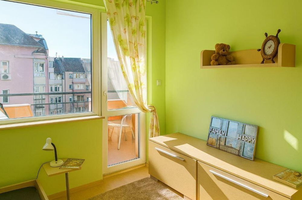 Тристаен апартамент в района на Колхозен пазар!