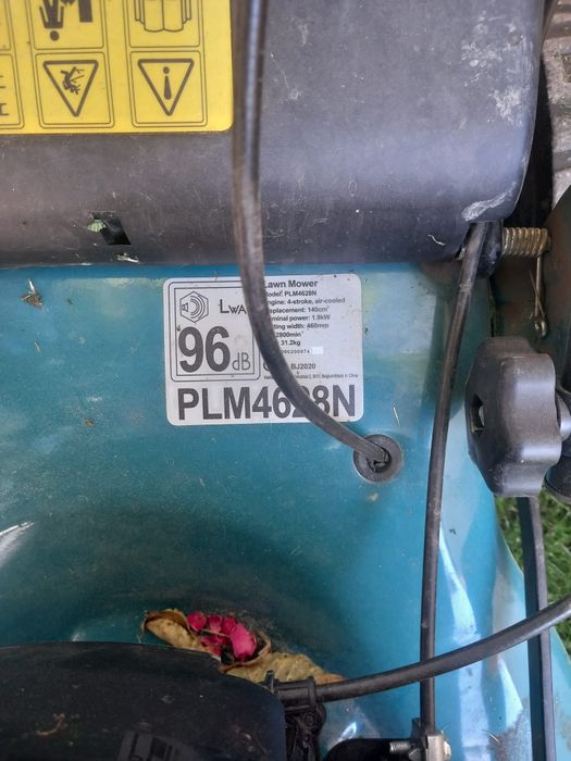 Makita tuns iarba benzina