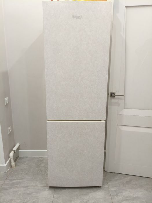 Продам холодильник Ariston