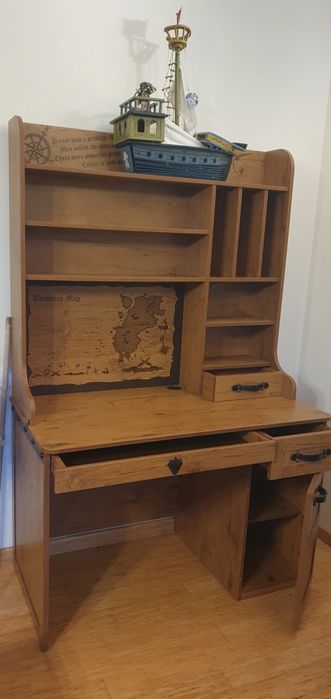 Birou și biblioteca copii model cu pirați