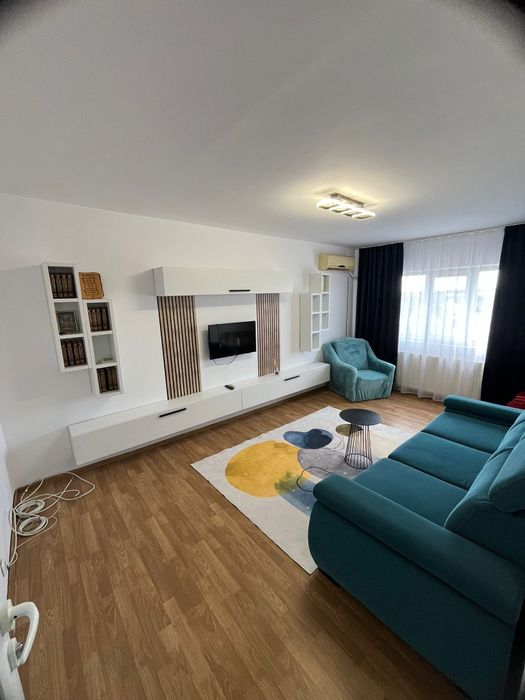 Inchiriez apartament 2 camere decomandat