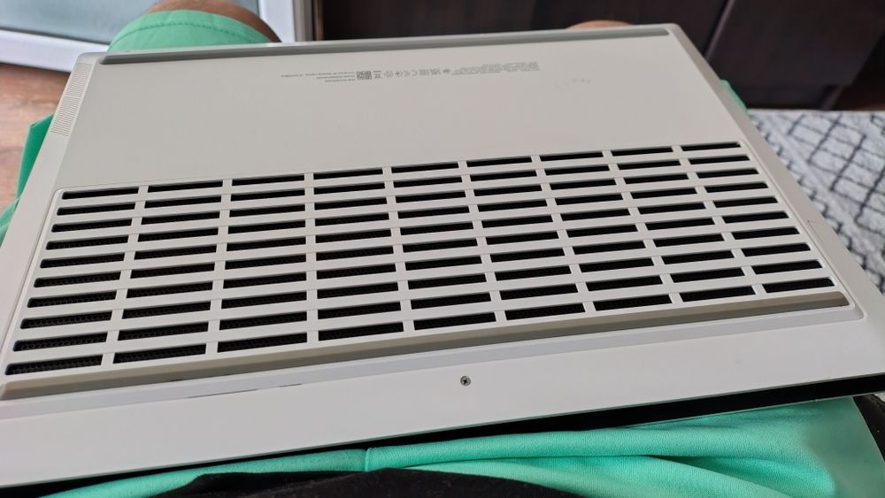 Vând laptop victus
