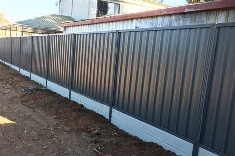 Vand garduri și porți la comanda clientului