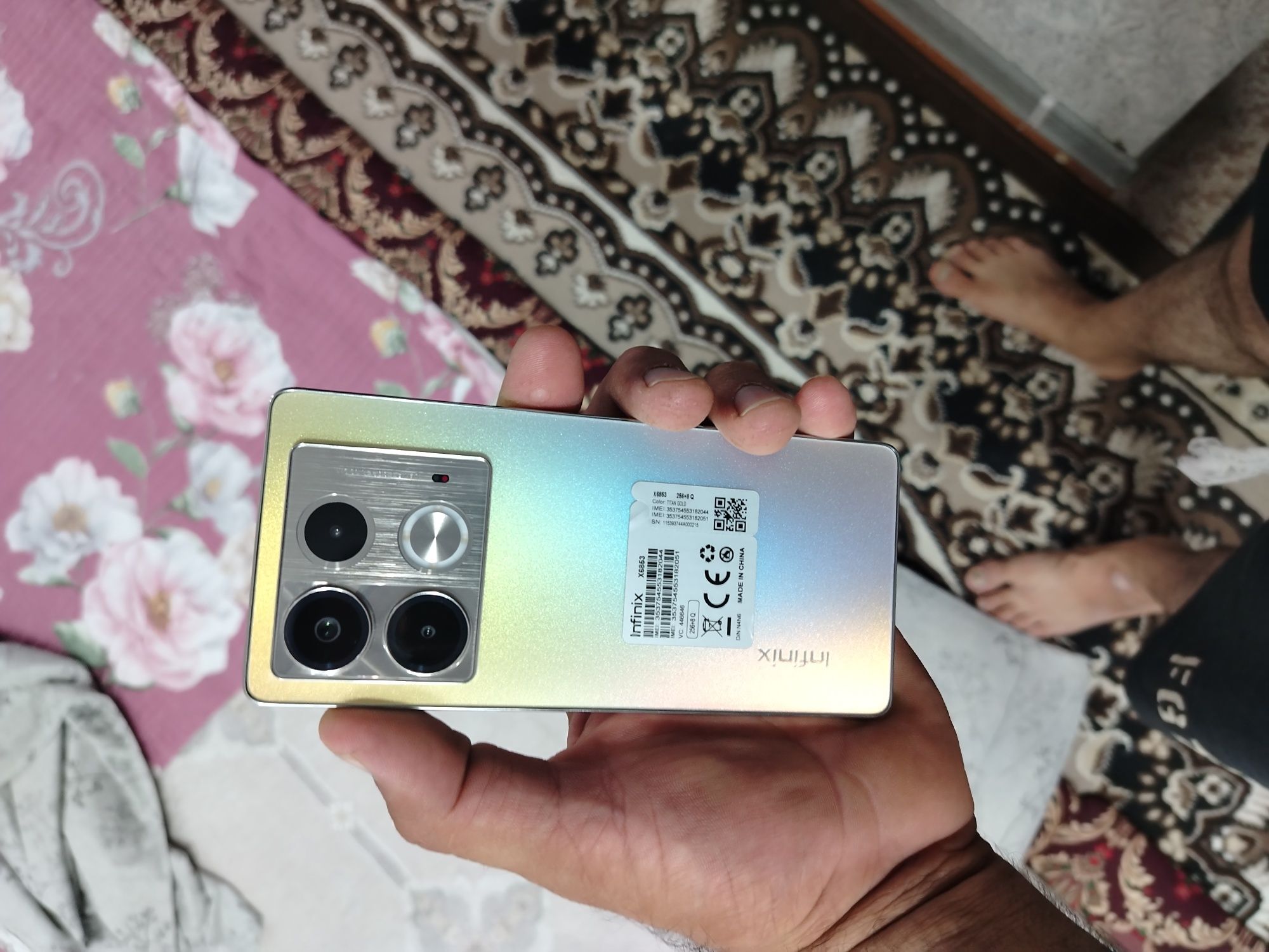 Infiniks note 40 holati tiniq karobkasi bor zaryacigi  ful srocniga