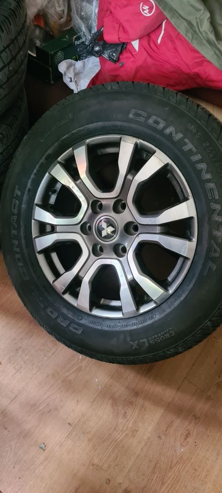 18ц джанти с гуми за мицобиши паджеро l200 l3oo..