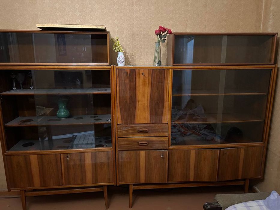 Servant shkaf sotiladi