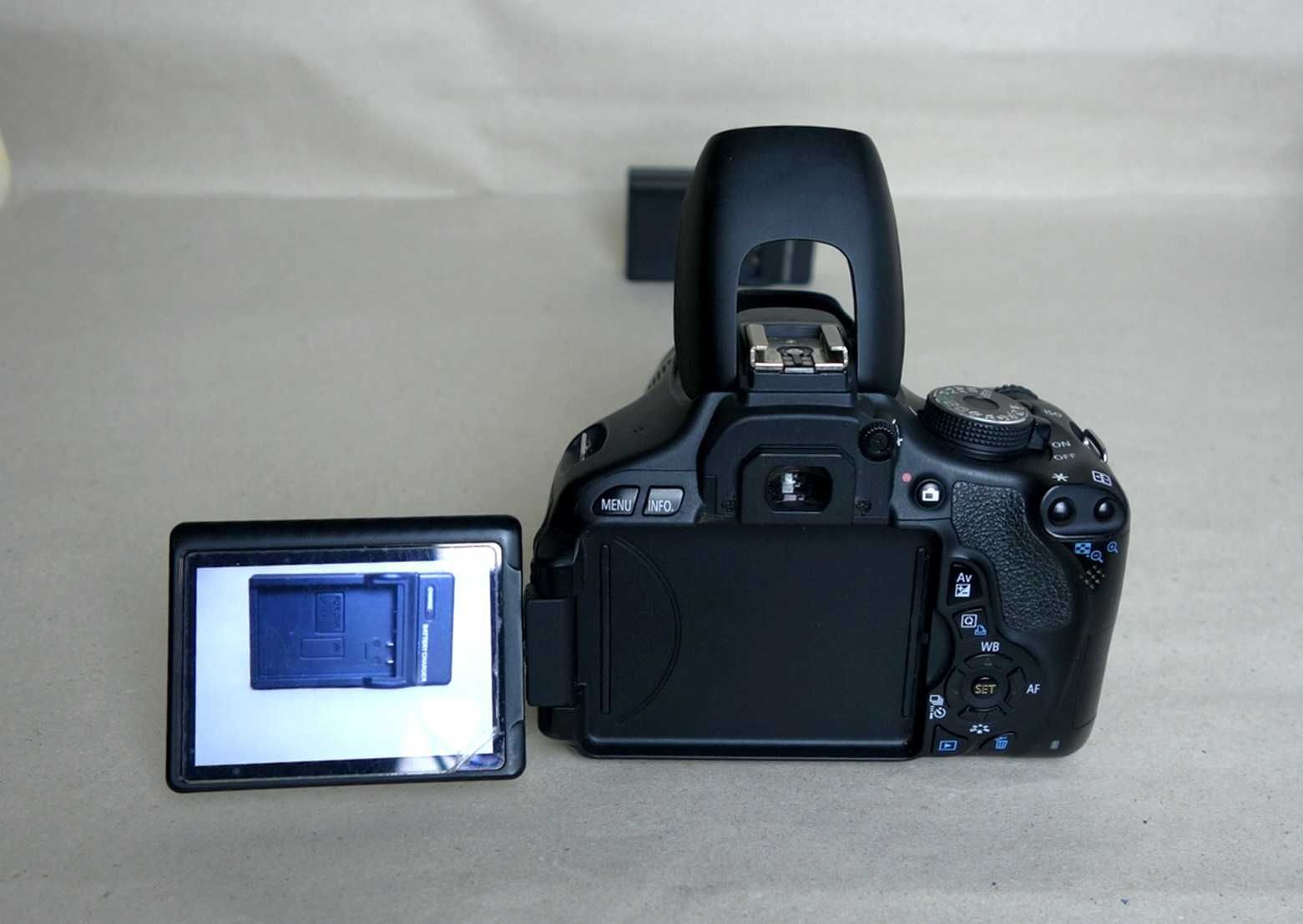 Дигитален фотоапарат Canon EOS 600D с два обектива / 18.1 мегапиксела