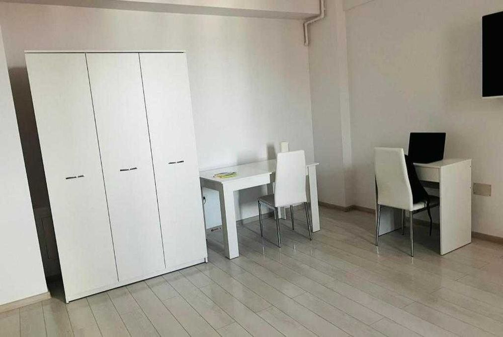 Sunny Yellow Apartment – Penthouse modern cu aer conditionat