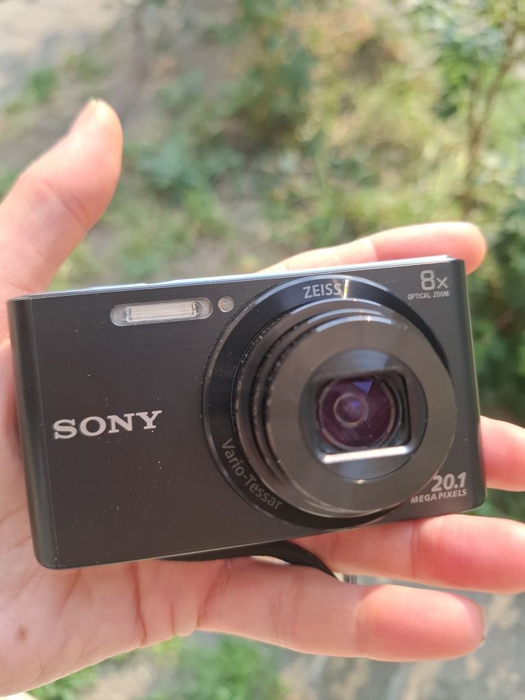 Компактен дигитален фотоапарат SONY Cybershot W830