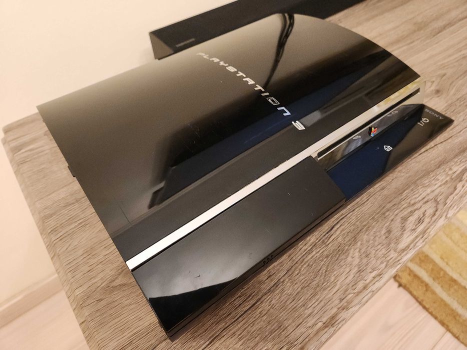 PlayStation 3 (PS3) 320GB (CECHC04) Modat, Backwards Compatible