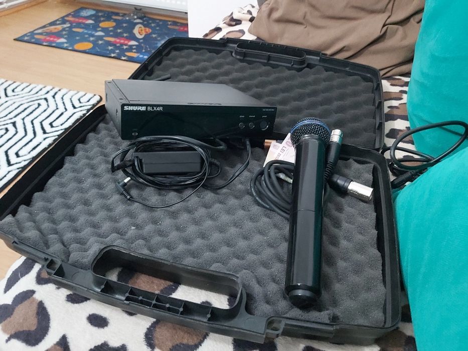 Vand microfon shure blx4 in stare foarte buna sunet foarte placut