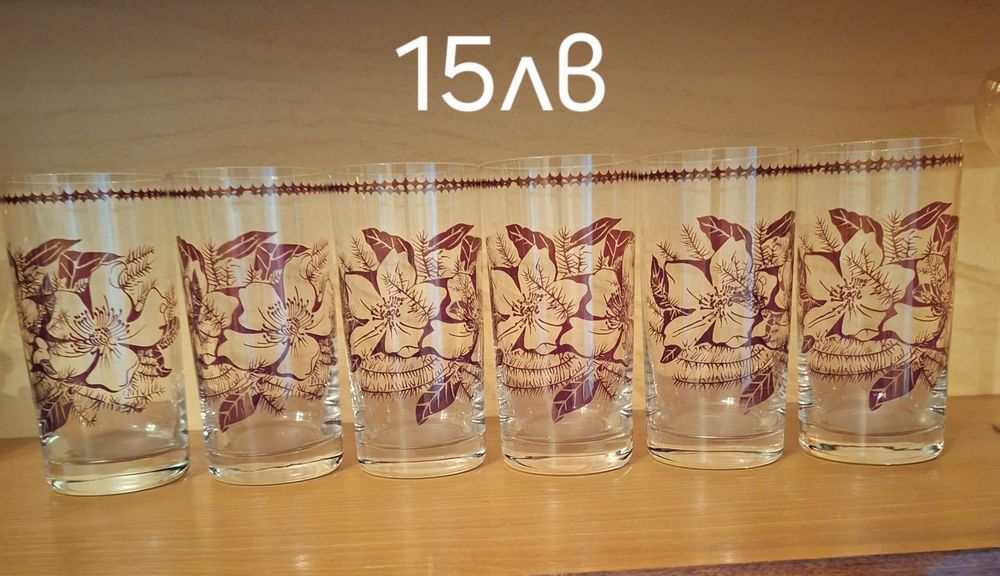 Стъклени чаши с декорация