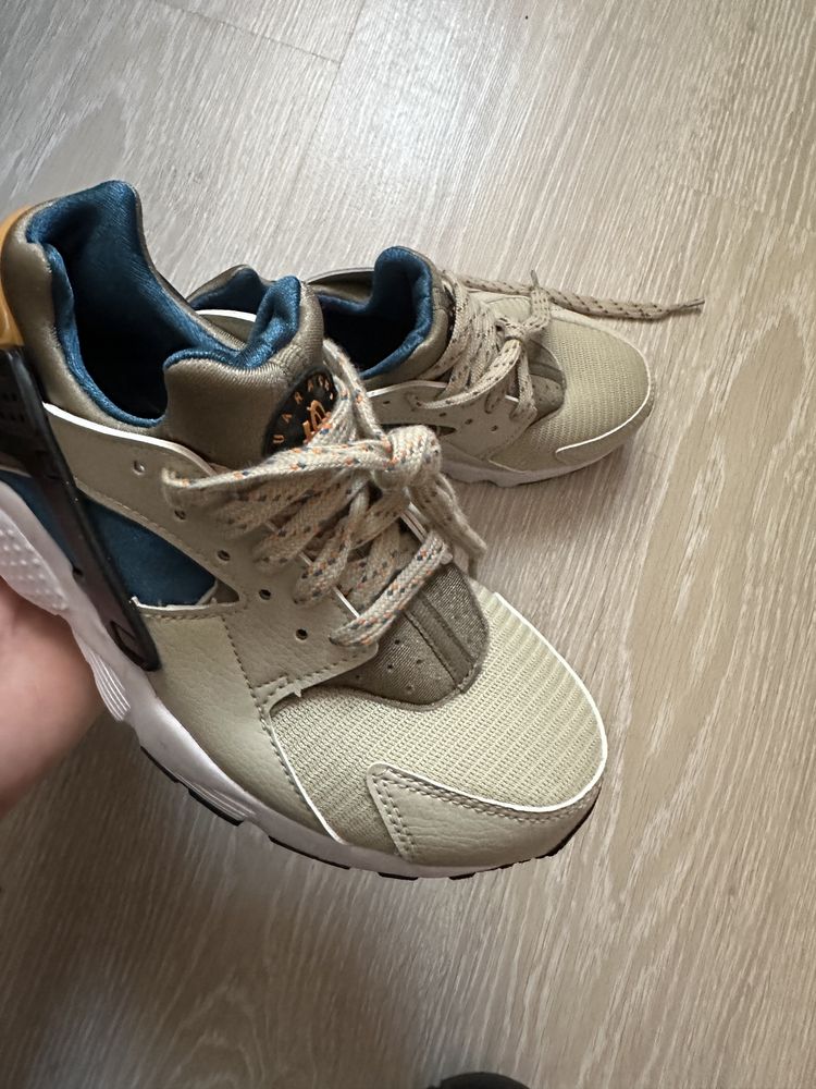 Нови Nike Huarache 36.5 с етикет