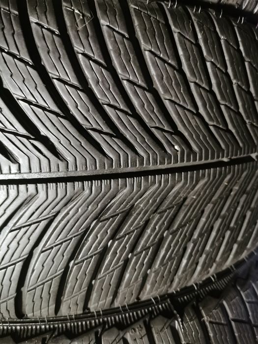 235 45 19 anvelope iarna Michelin pilot alpin 5