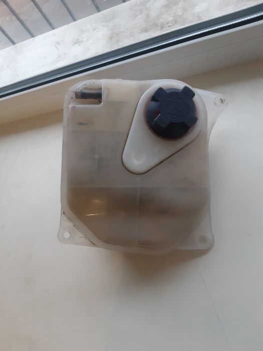 Разширительный бачек ауди 100