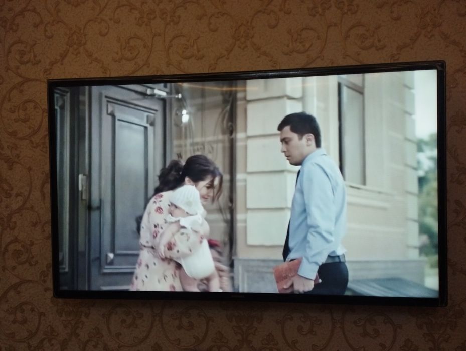 Продаю 3D Телевизор Самсунг смарт  оригинал