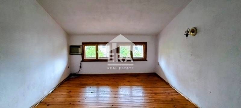 Четиристаен мансарден апартамент в центъра на Кърджали, до училище „О