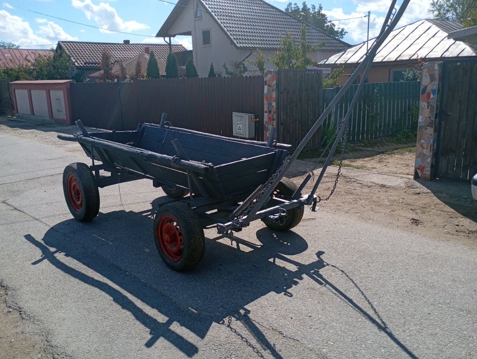 Vând căruță 2 cai