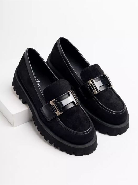 Продам лоферы женские.