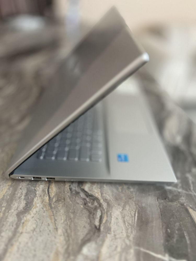 Счупена Монитора!!!Asus   Vivabook  notebook Лаптоп