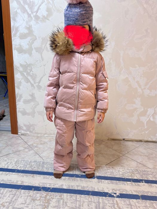 Продам зимний комбинезон монклер