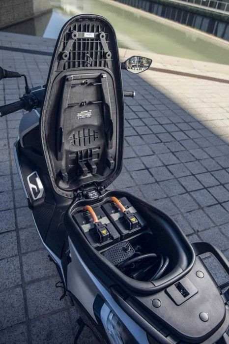 Scuter electric Zeeho AE8+ CFmoto 100 km autonomie, in garantie