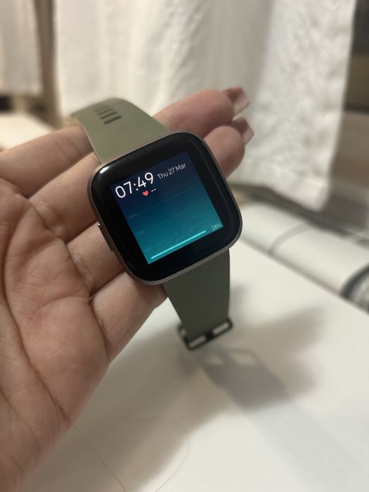 Смарт часовник fitbit versa 2 limited edition