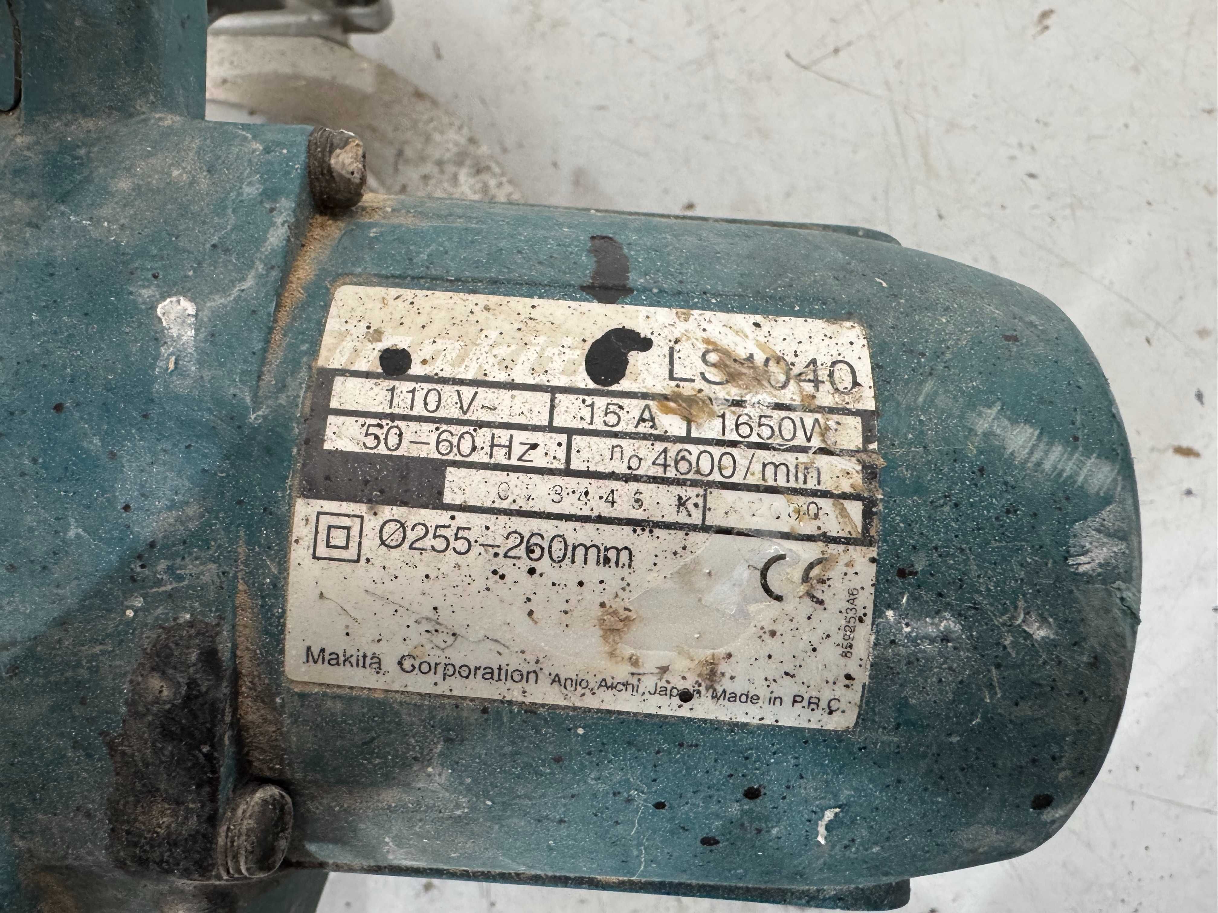 Циркуляр пендула - Makita 110 V / 1650 W / 255 mm