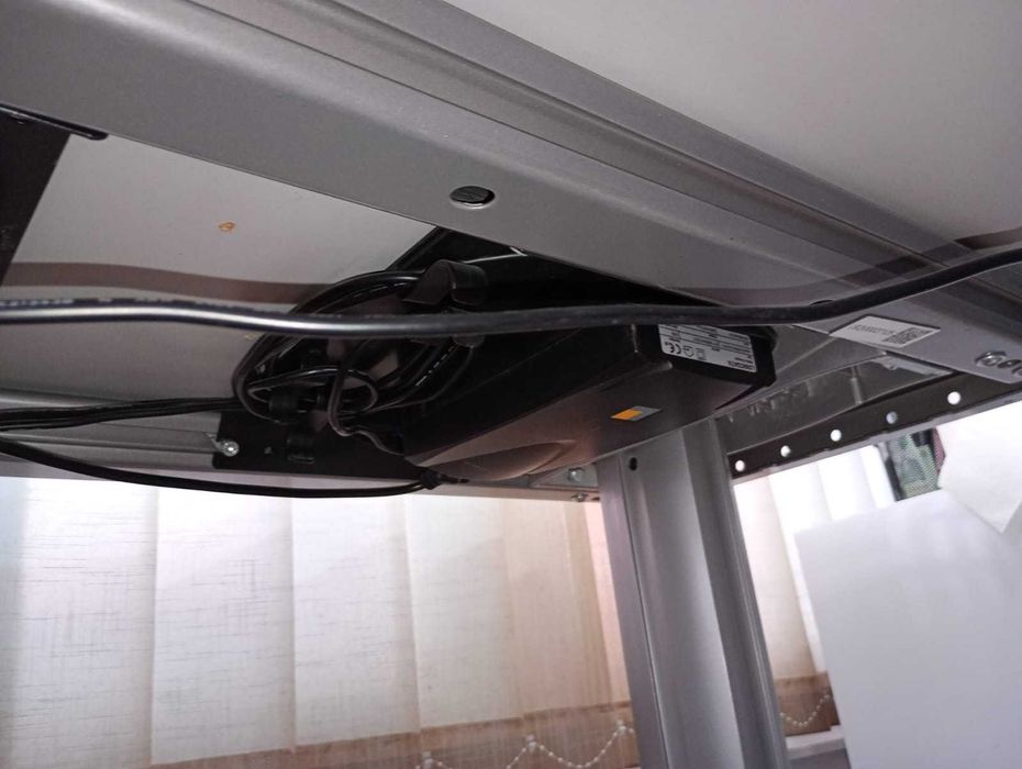 Birou reglabil electric pe inaltime,160x90cm