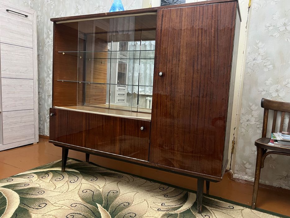 Продам сервант советский