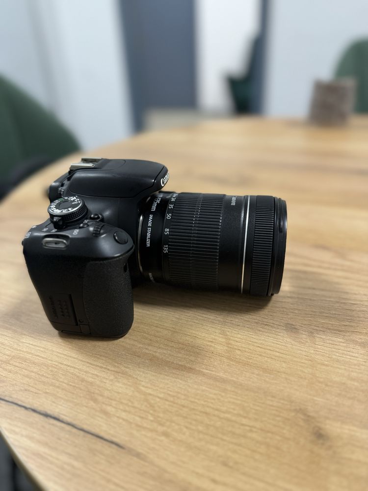 Продаю canon 600D 18-135mm f3.5-5.6 в очень хорошем состоянии