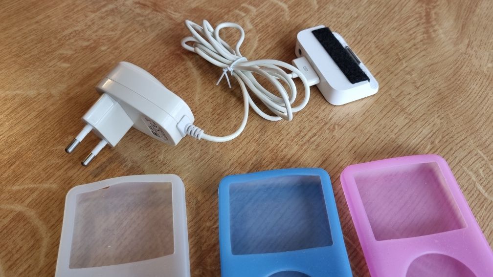 Ipod Classic accesorii,i doc, incarcator alimentator huse silicon