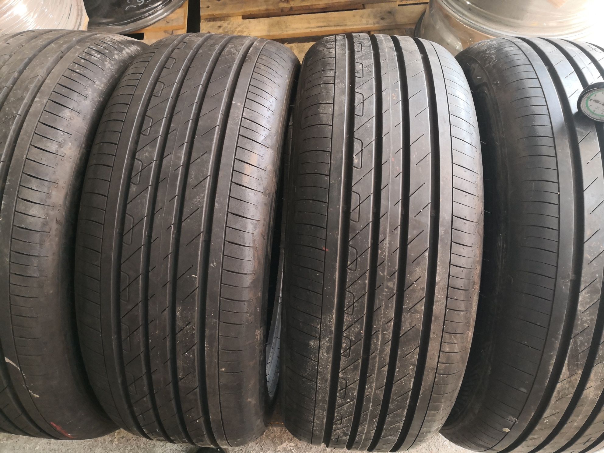 215 50 18 цола гуми като нови Goodyear dot 21 22 falken dot24