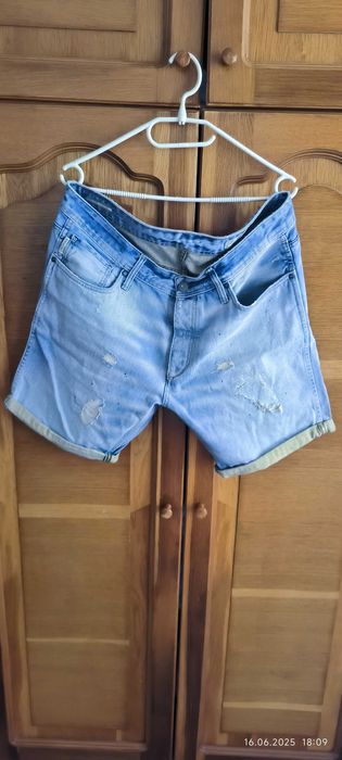 Vând pantaloni scurți bărbat