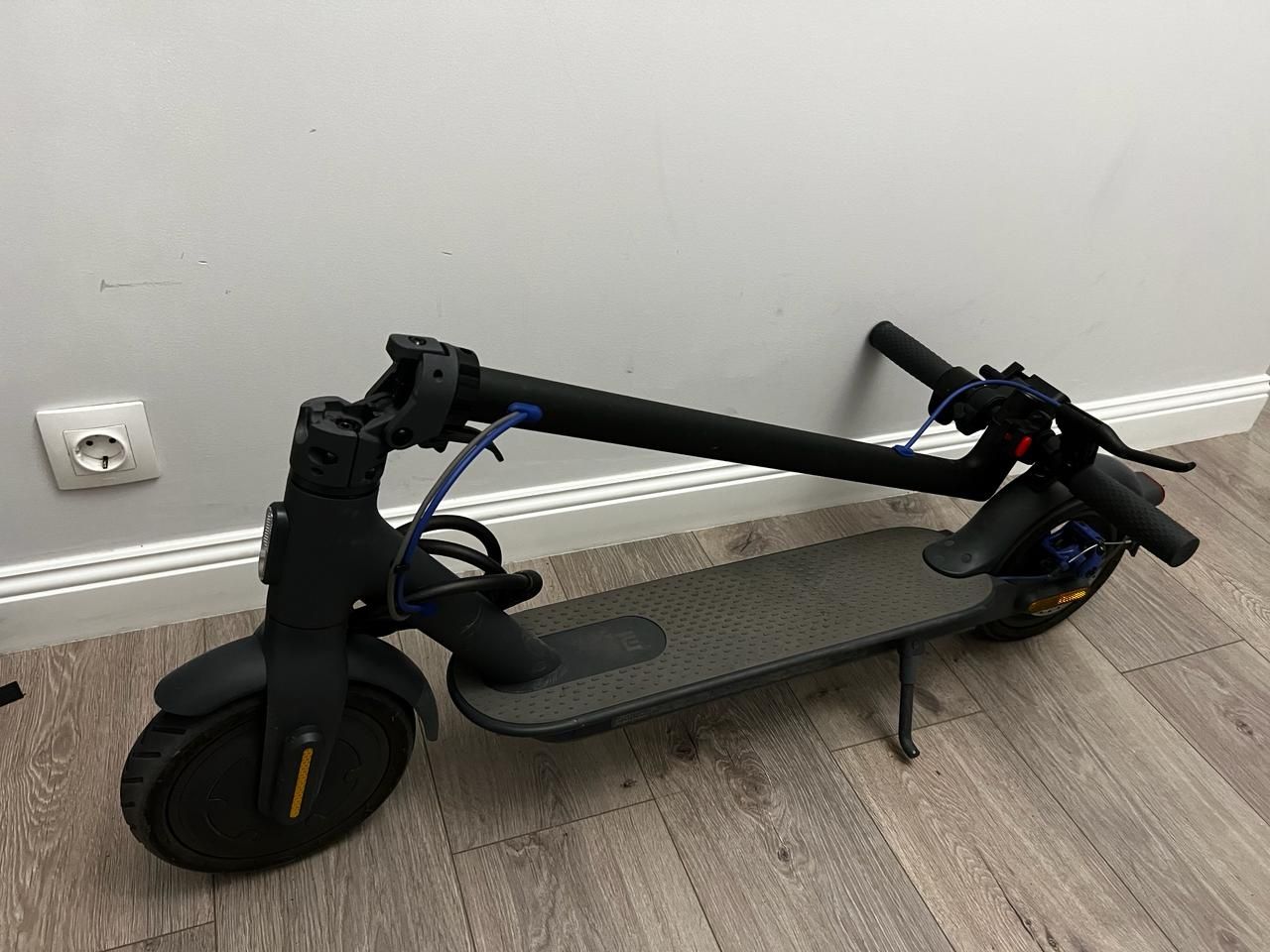 Самокат Xiaomi Mi Electric Scooter 3 черный