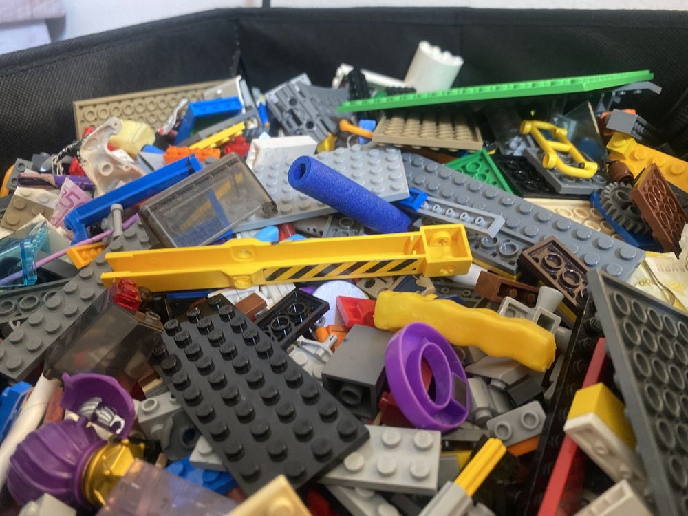 Lego city ………….. multe seturi fabuloase -ușor negociabil