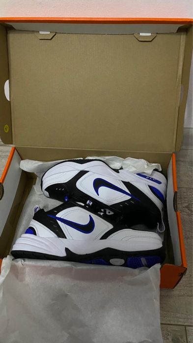 Adidasi Nike noi la cutie