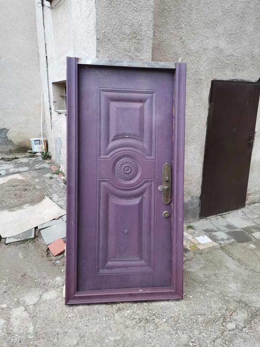 Входна врата, цвят японска вишна