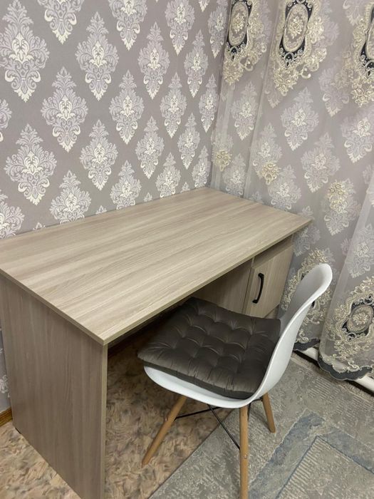 Продам стол с ящиком