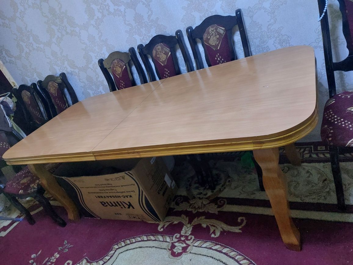Стол стулья для гостиной