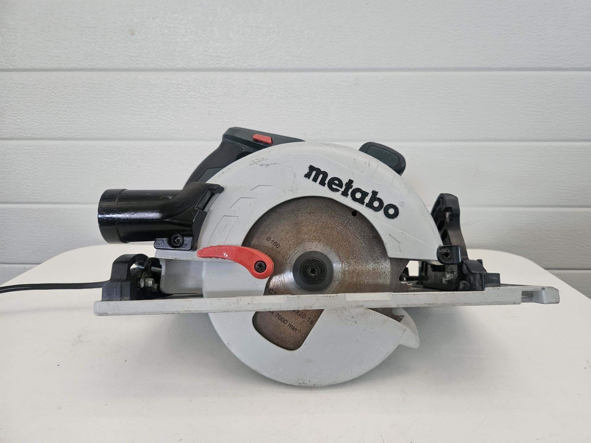 Ръчен циркуляр Metabo is 55