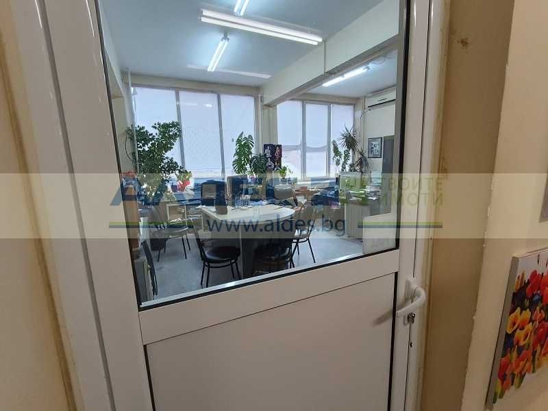 Дава се под наем Промишлена сграда в София, Зона Б-5 - 500 кв.м за 2000 € - Снимка #1